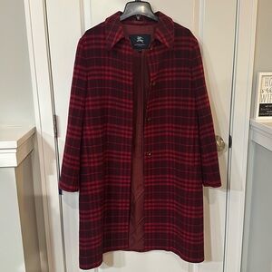 Authentic Burberry wool/cashmere blend coat. Beautiful holiday colors. Size 8